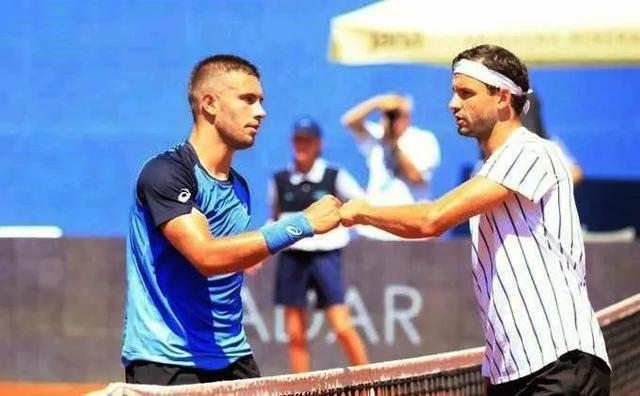 的表演吸引 的表演吸引